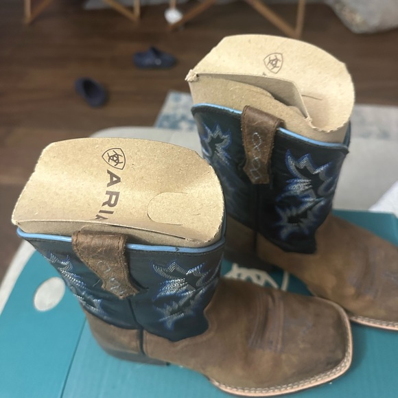 Ariat Tombstone Boy Boots - Picture 2 of 9